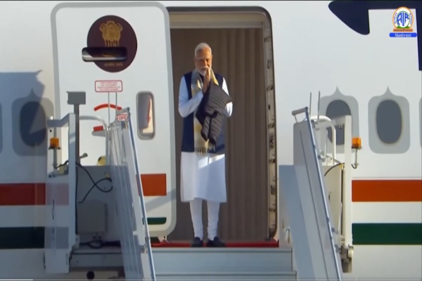 प्रधानमंत्री नरेन्‍द्र मोदी कनाडा की यात्रा सफलतापूर्वक संपन्न करने के बाद क्रोएशिया रवाना हुए