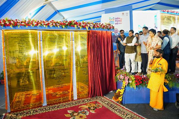 मुख्यमंत्री ने सीहोर के बड़ियाखेड़ी में नई औद्योगिक इकाइयों का भूमि-पूजन और आशय-पत्र का किया वितरण