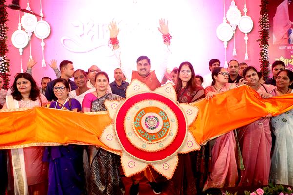 मुख्यमंत्री डॉ. यादव उज्जैन के रघुनंदन गार्डन में रक्षाबंधन कार्यक्रम में हुए शामिल